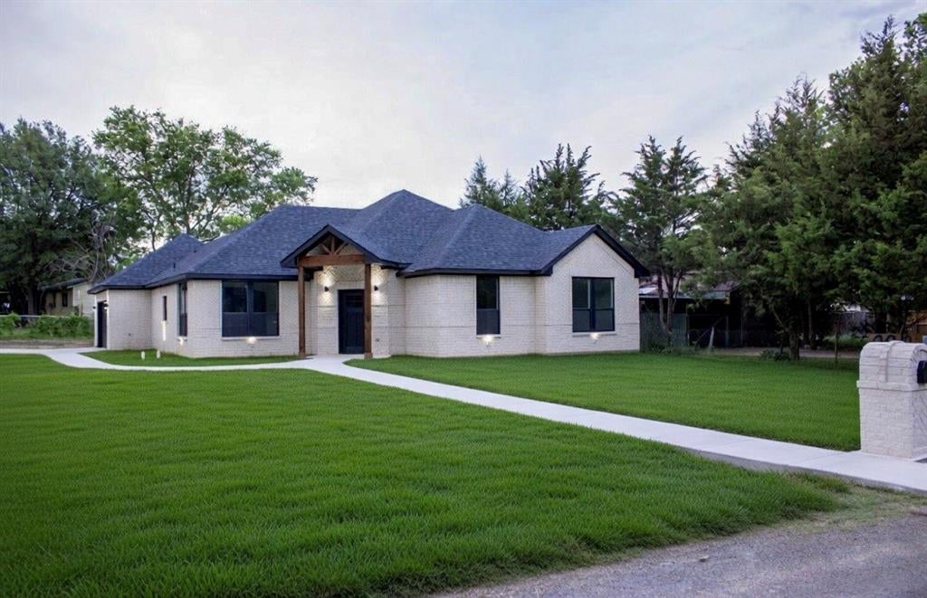 2212 Lakeshore Ln, Glenn Heights, TX 75154 photo