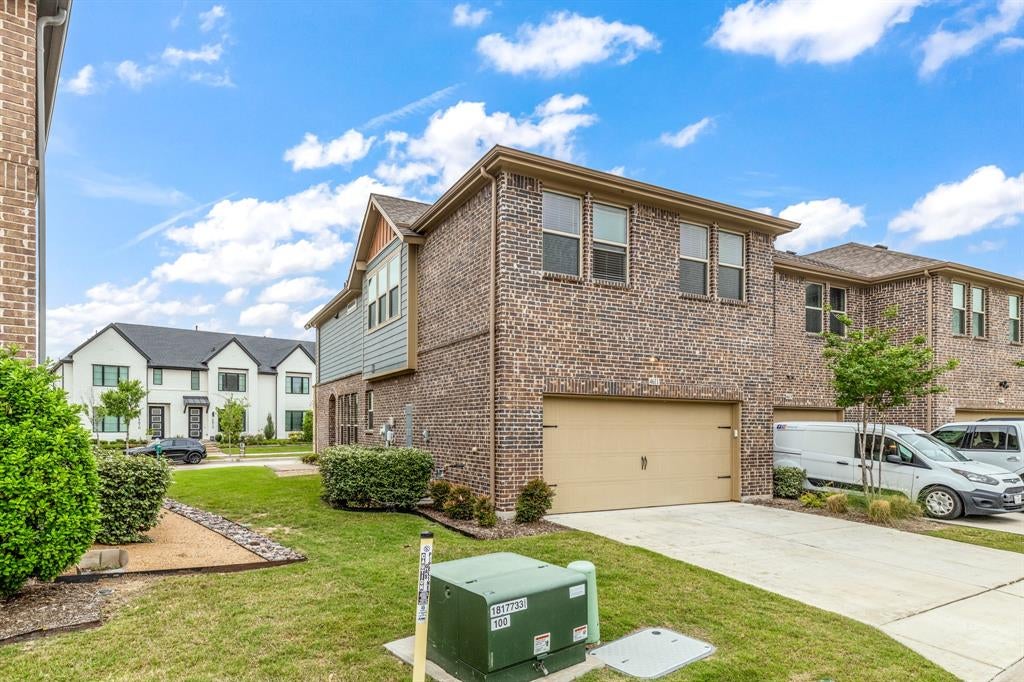 4611 Smokey Quartz Ln, Arlington, TX 76005 photo