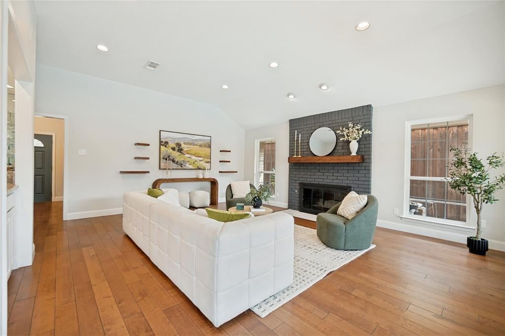 6204 La Cosa Dr, Dallas, TX 75248 photo