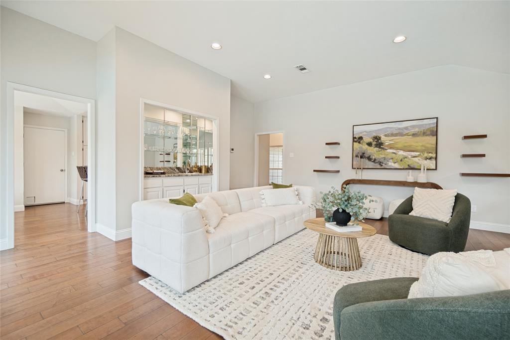 6204 La Cosa Dr, Dallas, TX 75248 photo