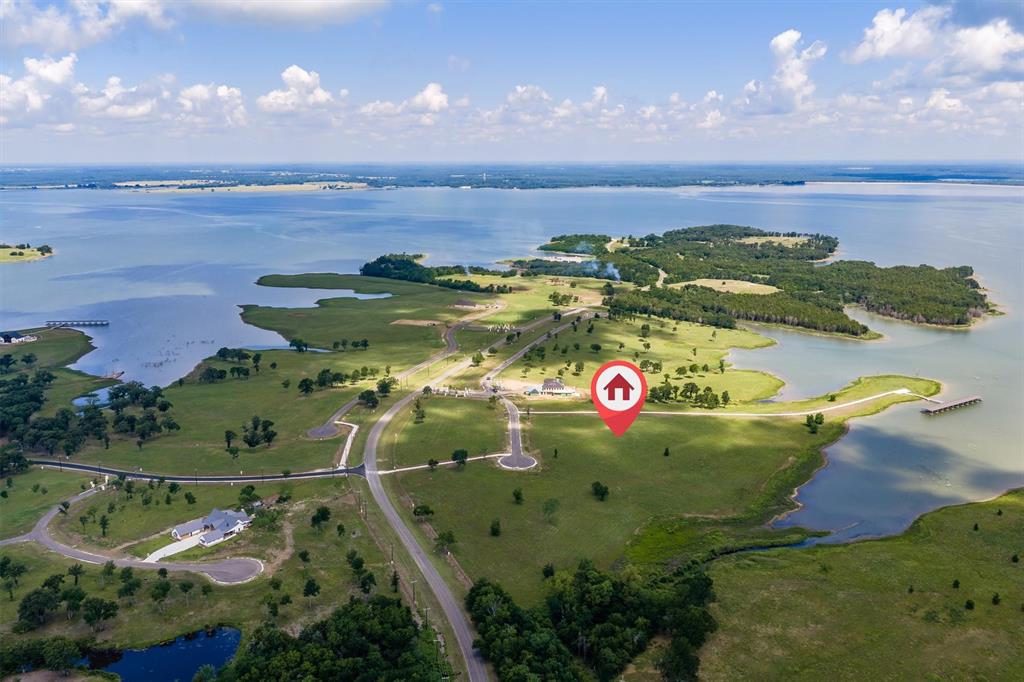 220 Lakeshore Ln, Windom, TX 75492