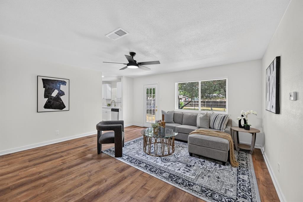 301 E Fuller Dr, Euless, TX 76039 photo