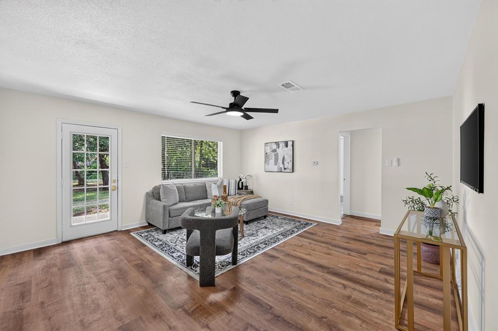 301 E Fuller Dr, Euless, TX 76039 photo