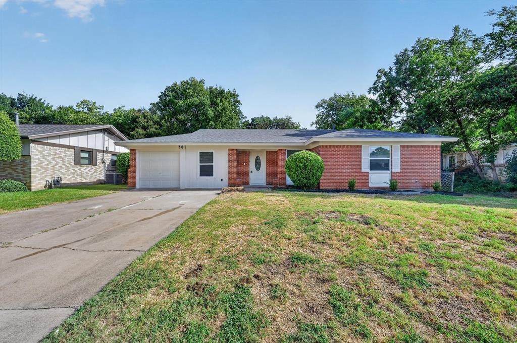301 Fuller Dr, Euless, TX 76039