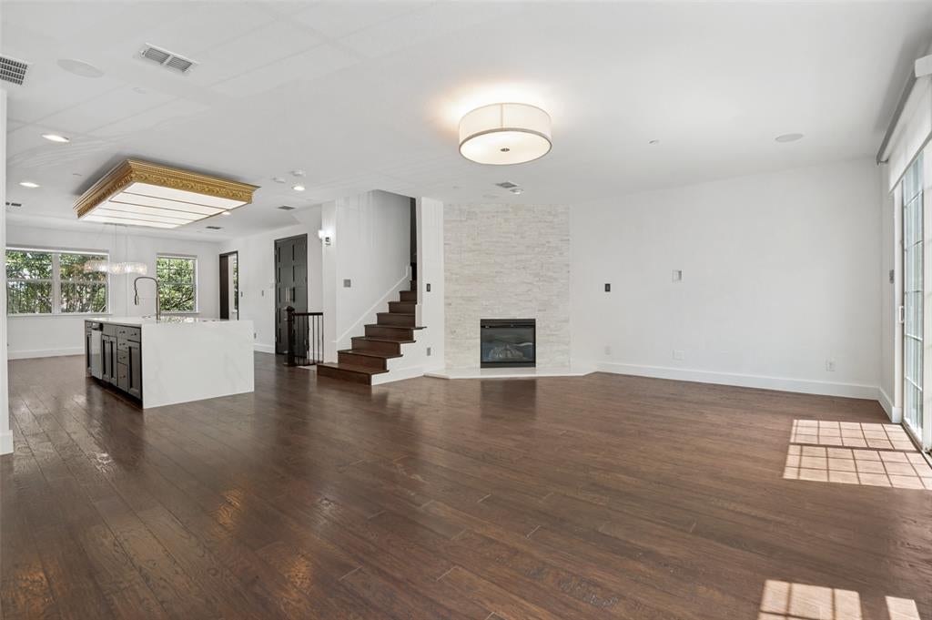 3906 Asbury Ln, Addison, TX 75001 photo