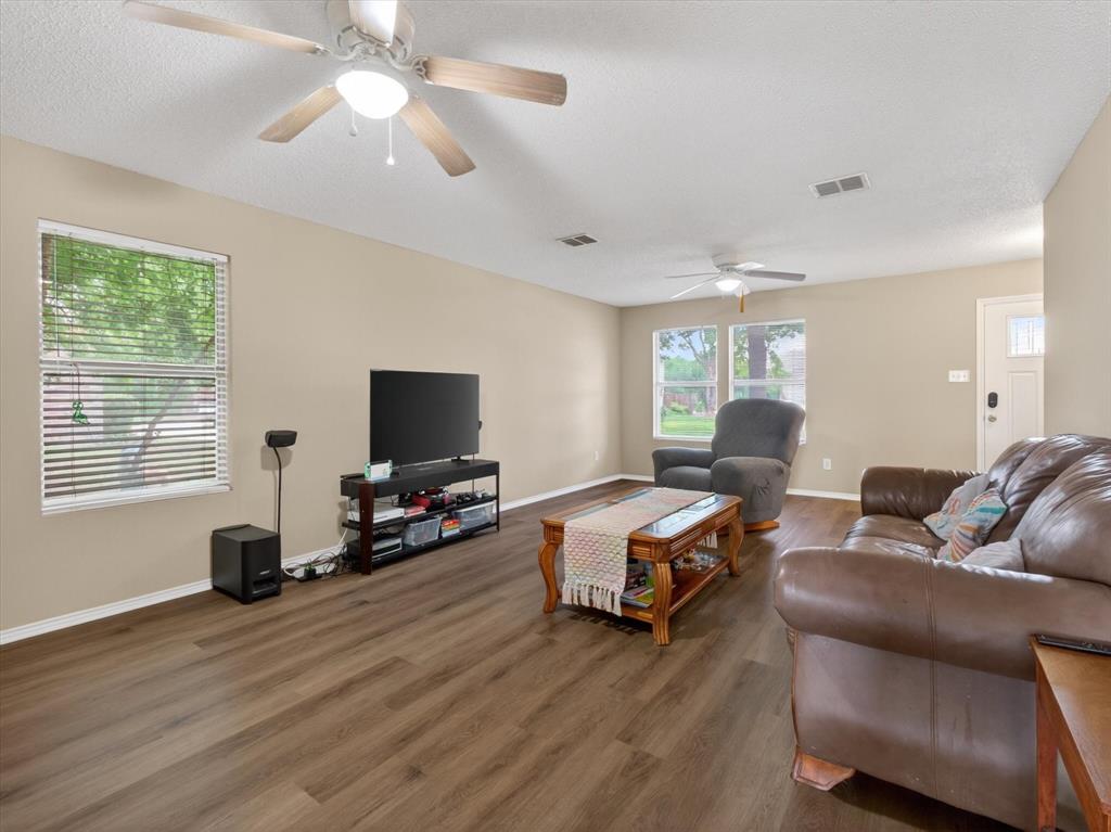 2405 Chestnut Dr, Little Elm, TX 75068 photo