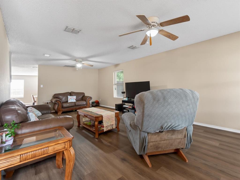 2405 Chestnut Dr, Little Elm, TX 75068 photo