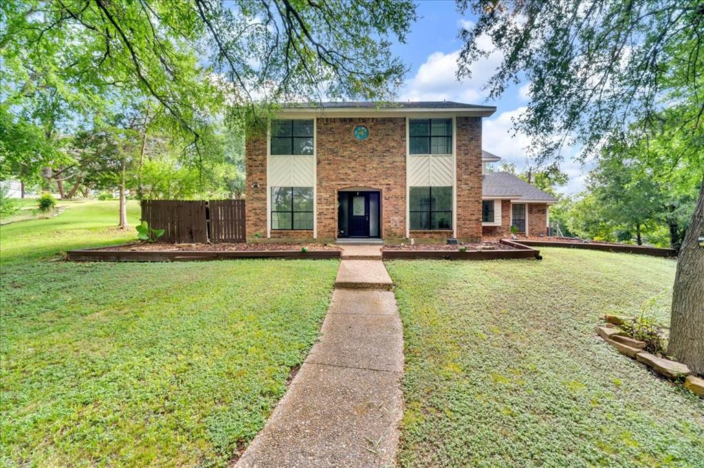 392 Creekwood Dr, Lancaster, TX 75146 photo