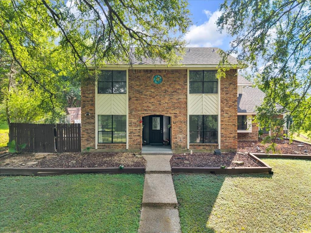 392 Creekwood Dr, Lancaster, TX 75146 photo