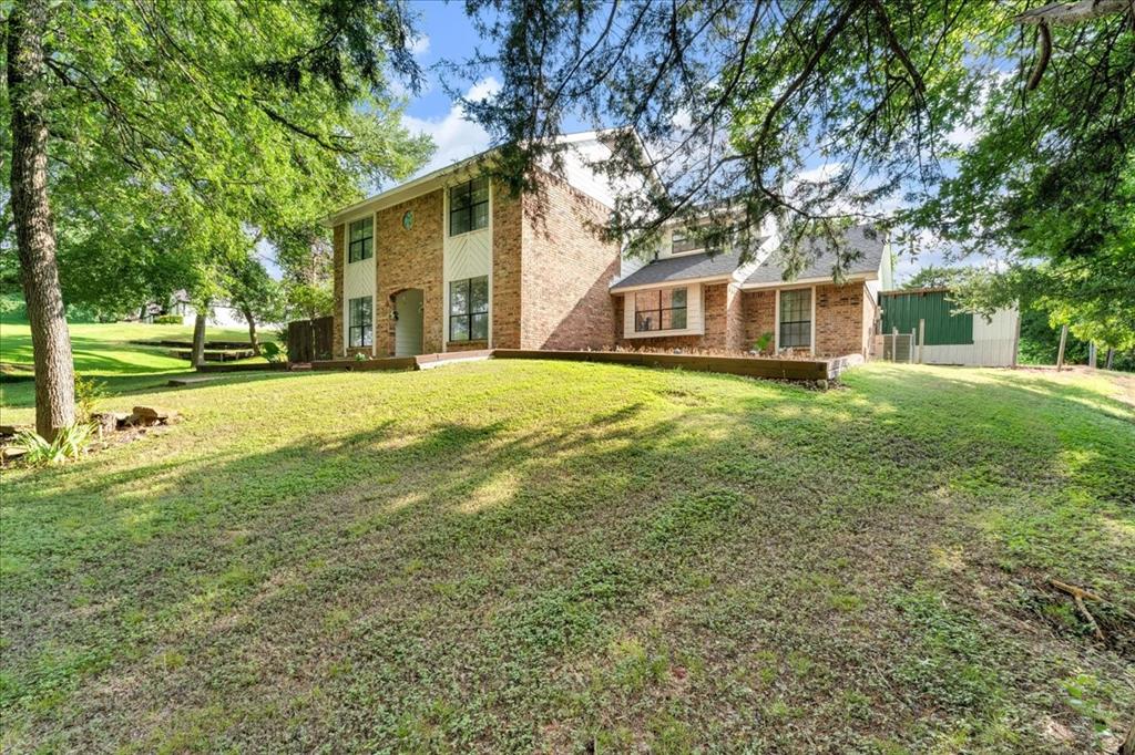 392 Creekwood Dr, Lancaster, TX 75146 photo