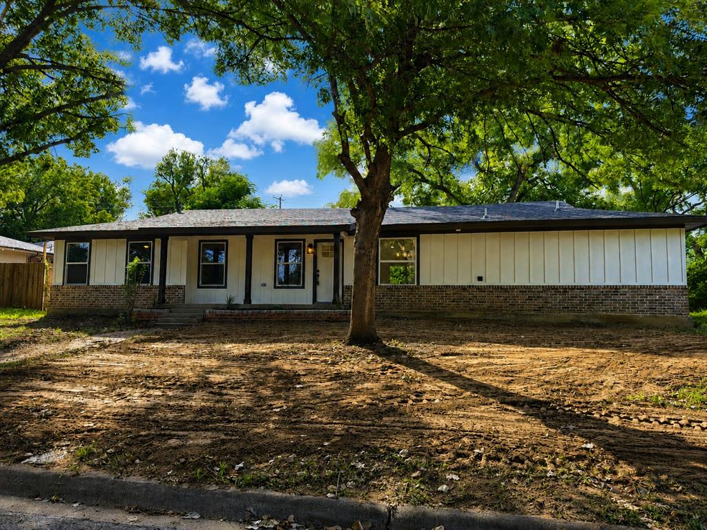 721 Norwood Dr, Hurst, TX 76053
