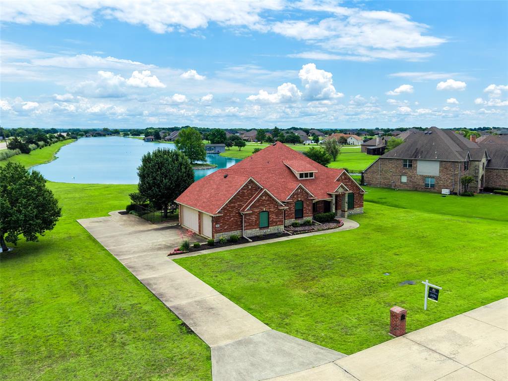 101 Island Way, Princeton, TX 75407