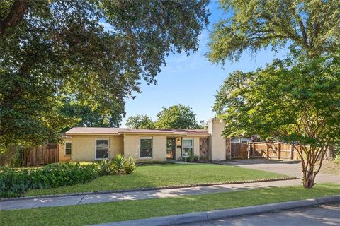 Single Family Residence in Arlington TX 1203 Valley View Drive.jpg