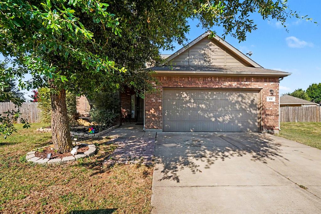 919 Keel Line Ct, Crowley, TX 76036
