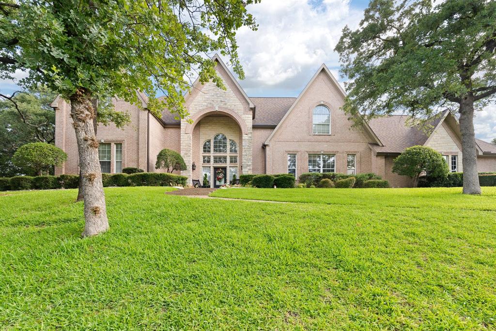 2829 Donnybrook Dr, Burleson, TX 76028