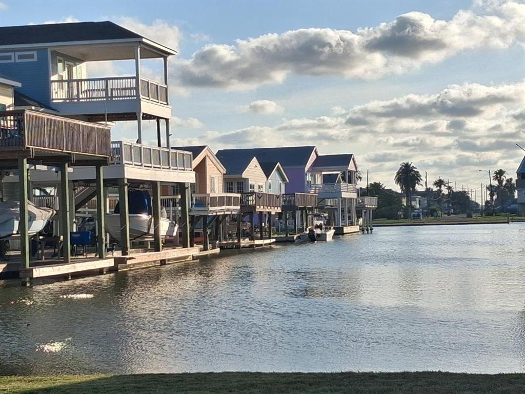 16715 Tahiti Way, Jamaica Beach, TX 77554 photo