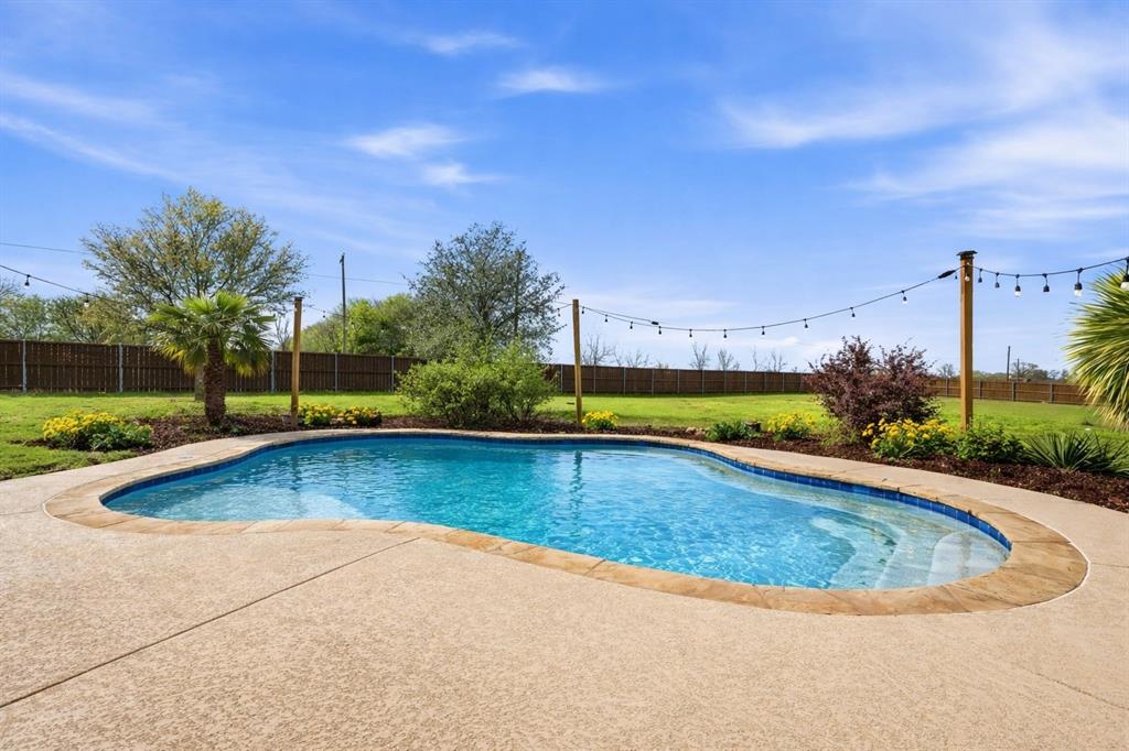 105 Devonshire Dr, Waxahachie, TX 75167 photo