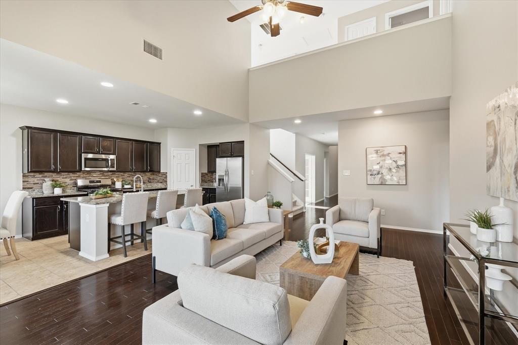 517 High Desert Dr, Fort Worth, TX 76131