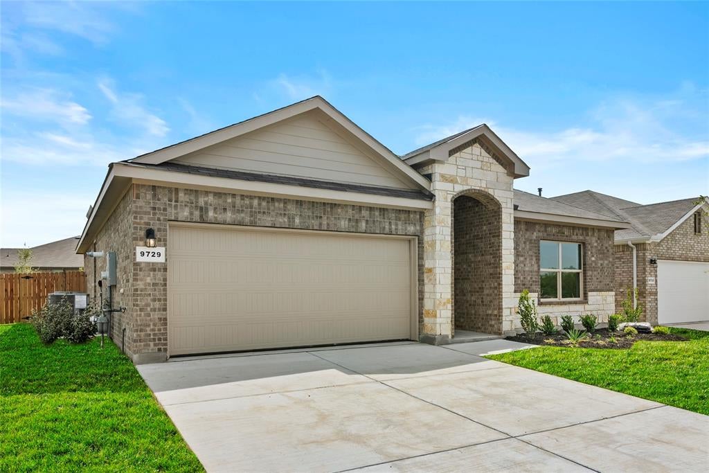 9729 Mcclane Farm Dr, Fort Worth, TX 76036 photo