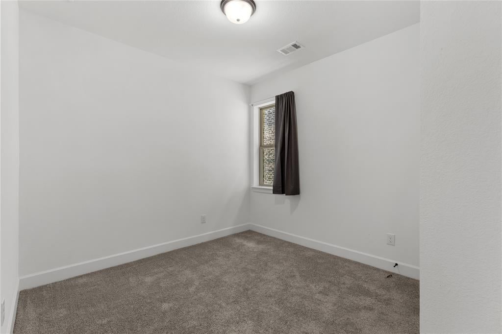 8608 Spindletop Dr, Fort Worth, TX 76120 photo
