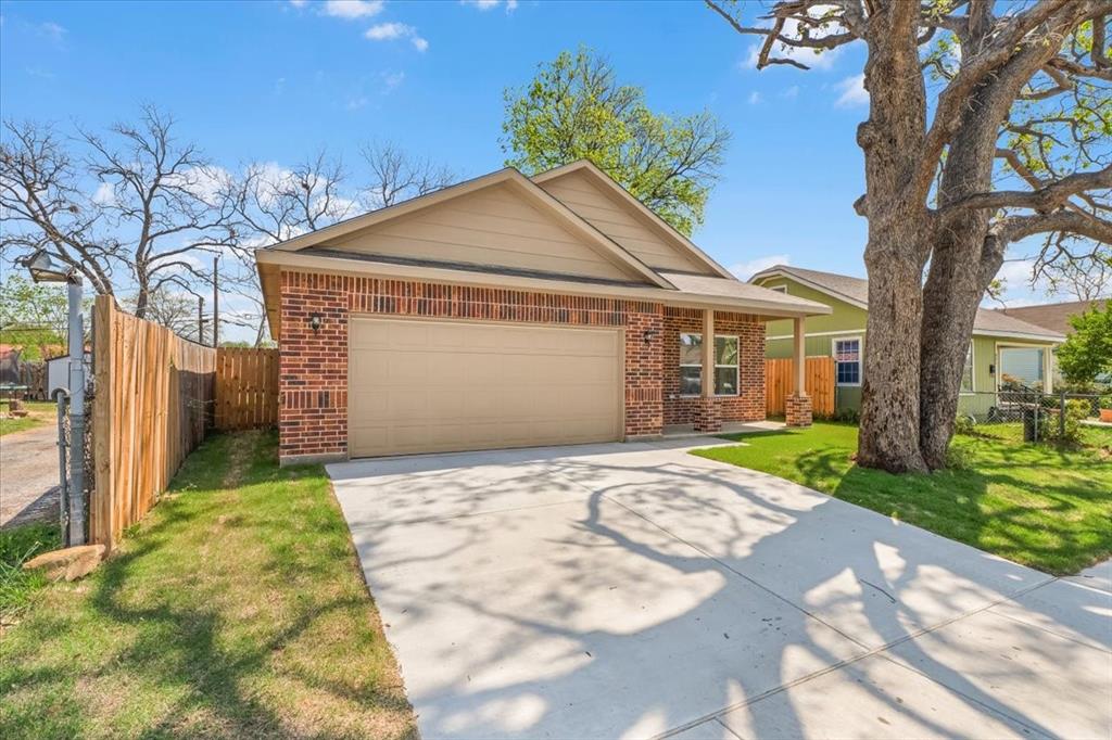 804 N Chandler Dr, Fort Worth, TX 76111 photo