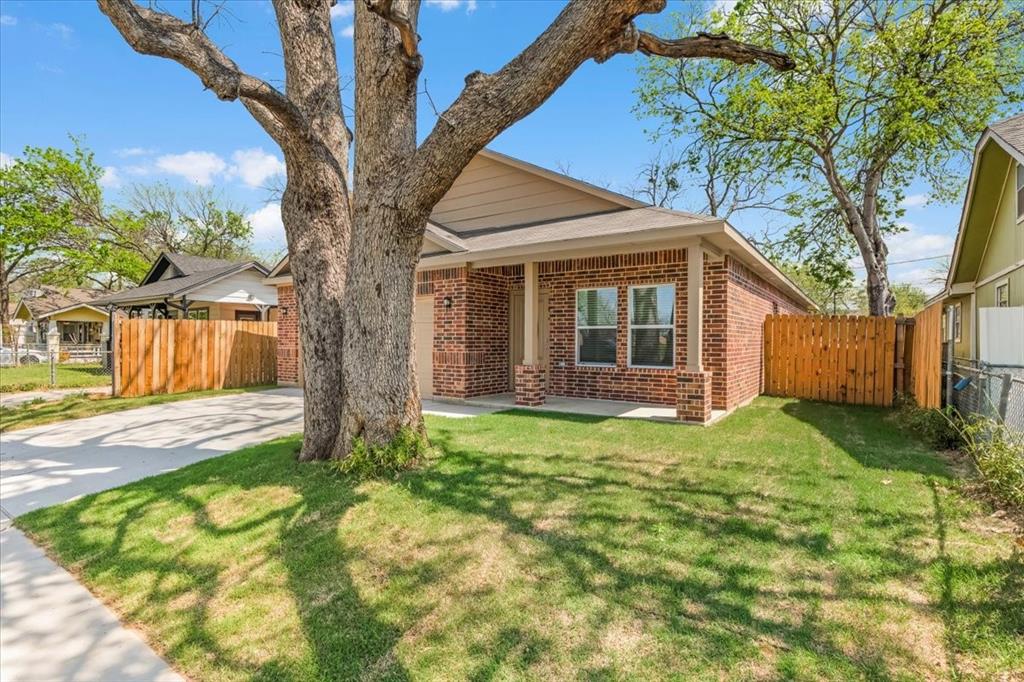 804 N Chandler Dr, Fort Worth, TX 76111 photo