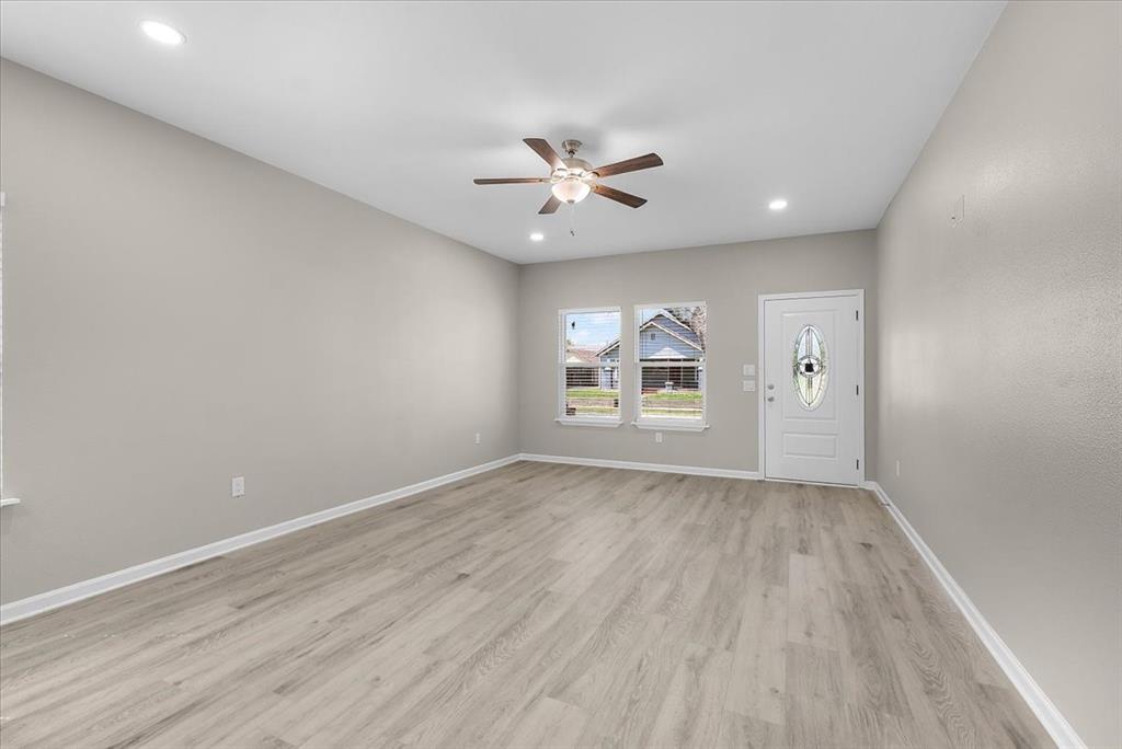 804 N Chandler Dr, Fort Worth, TX 76111 photo