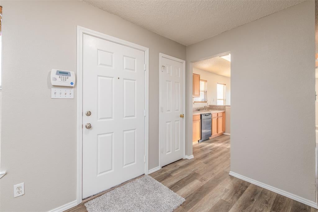 7550 Kings Trl, Fort Worth, TX 76133 photo