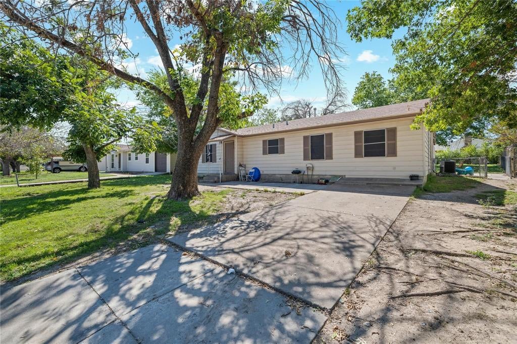 8417 Omaha Dr, White Settlement, TX 76108