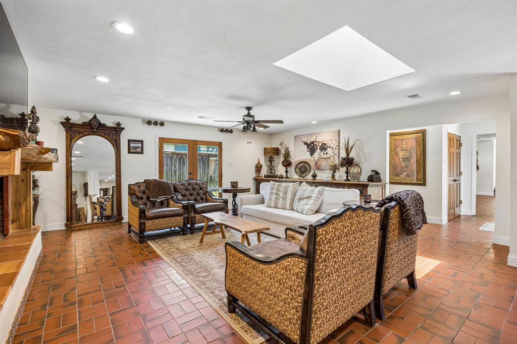 2301 Hill North Dale Dr, Irving, TX 75038 photo