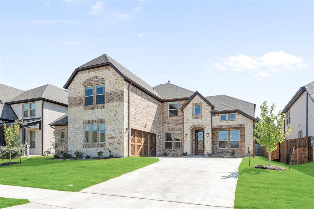 930 Cardinal Dr, Midlothian, TX 76065