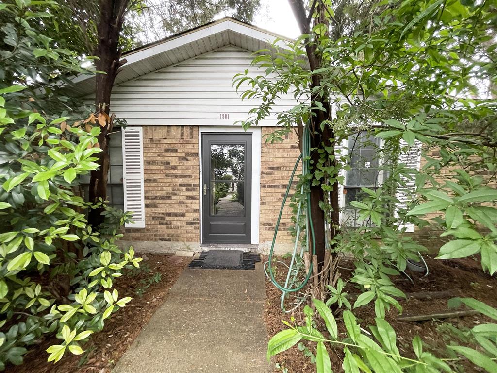 1801 Vine Dr, Garland, TX 75040