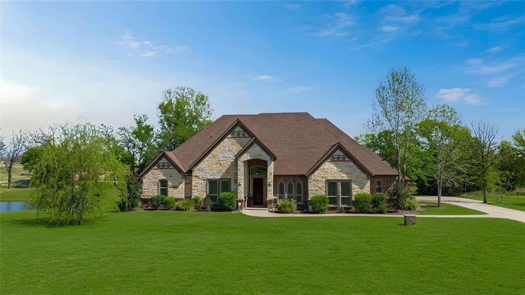 209 Ellis Creek Dr, Weatherford, TX 76085