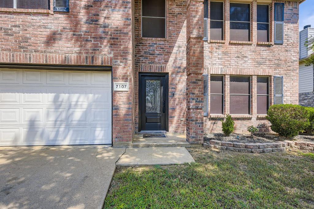 7107 Chambers Creek Ln, Arlington, TX 76002 photo