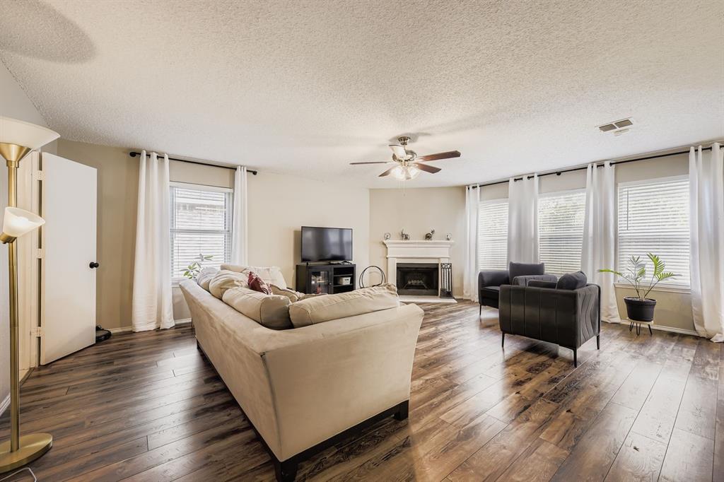 7107 Chambers Creek Ln, Arlington, TX 76002 photo