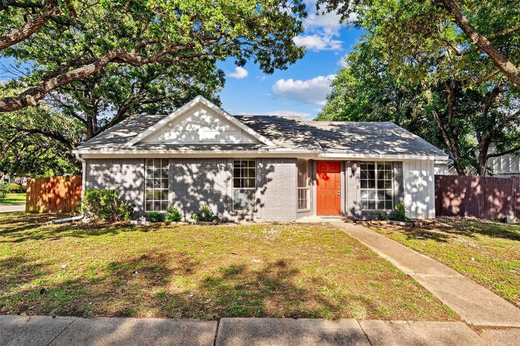 948 Carom Way, Dallas, TX 75217