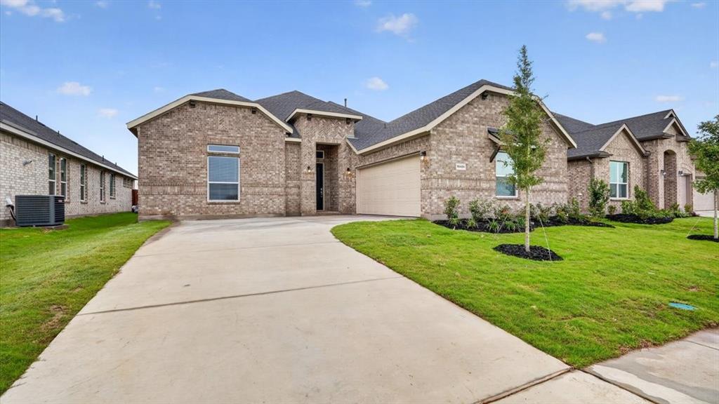 4925 Angus Dr, Arlington, TX 76001