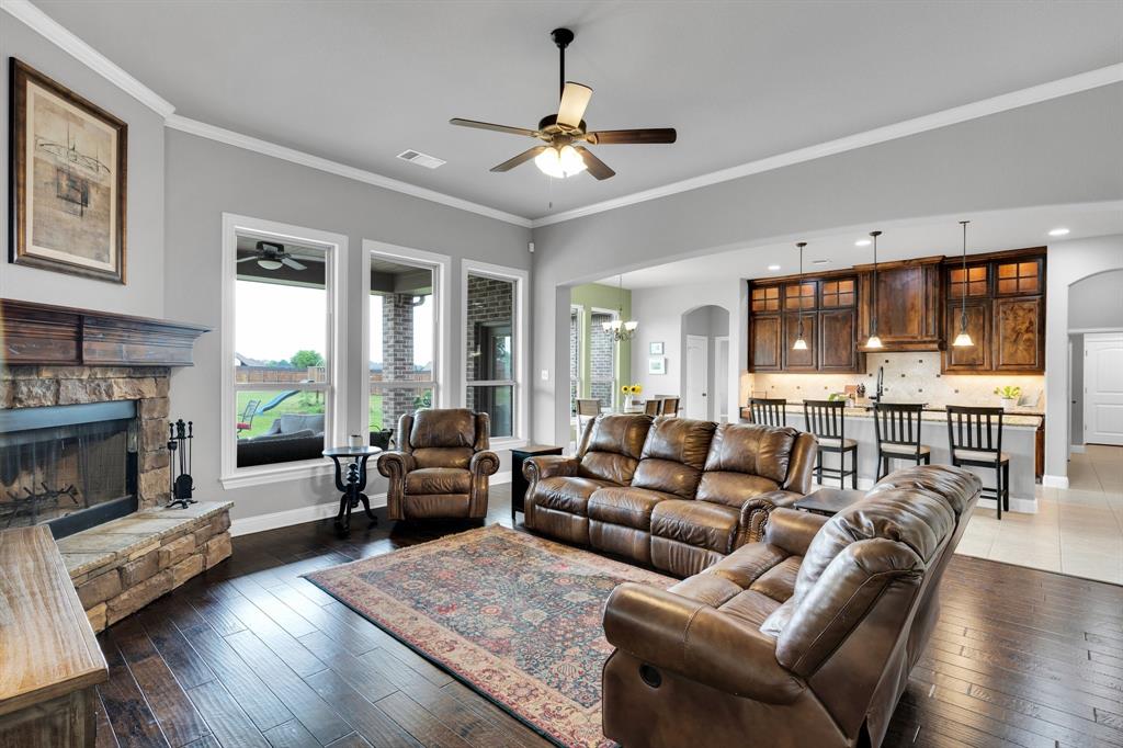 102 Willowbrook Dr, Waxahachie, TX 75165 photo