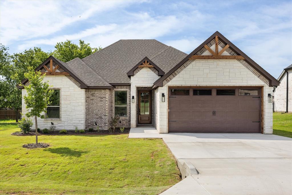 2209 Snake River Dr, Granbury, TX 76048