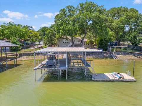 Single Family Residence in Weatherford TX 1128 W Lake Drive.jpg