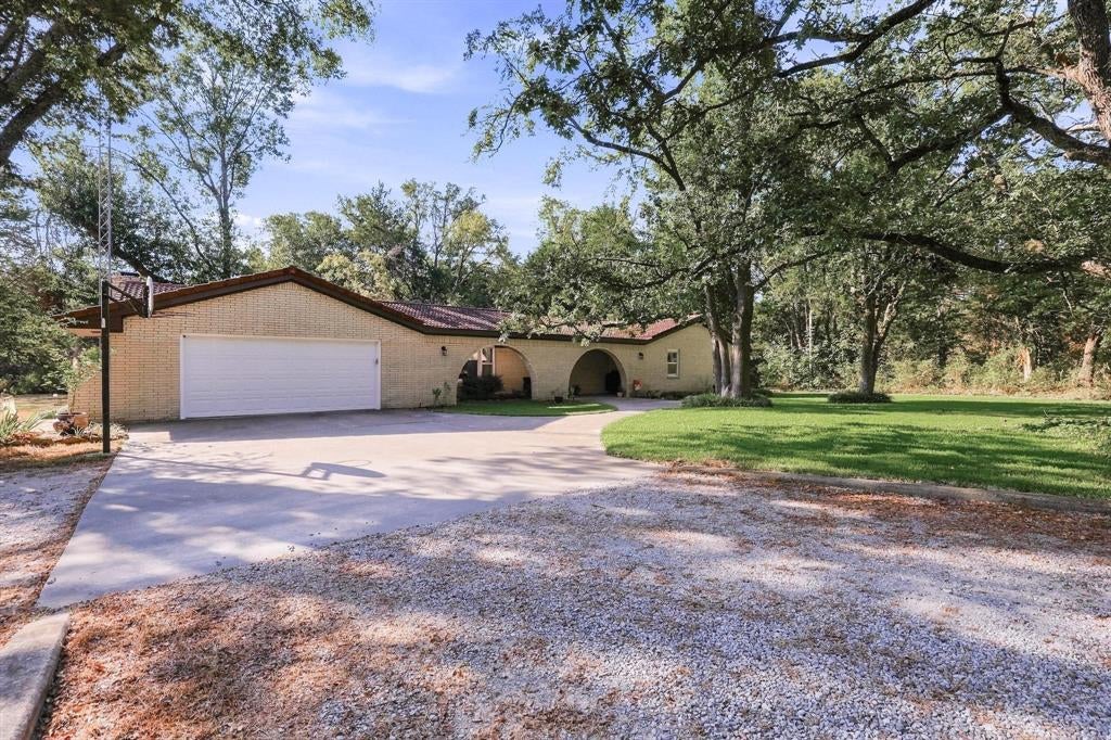 2126 County Road 1450, Bonham, TX 75418 photo