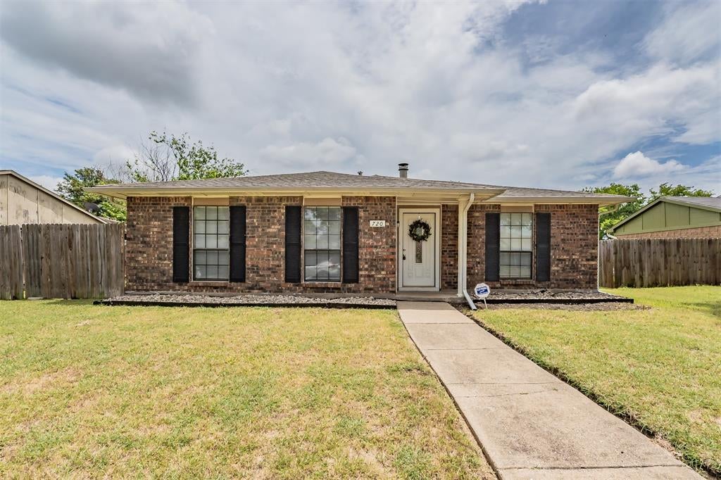 720 Nora Ln, Desoto, TX 75115