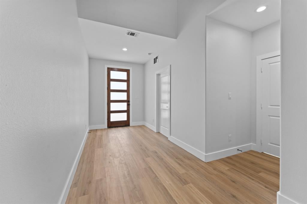 3825 Williamsburg Dr, Garland, TX 75043 photo