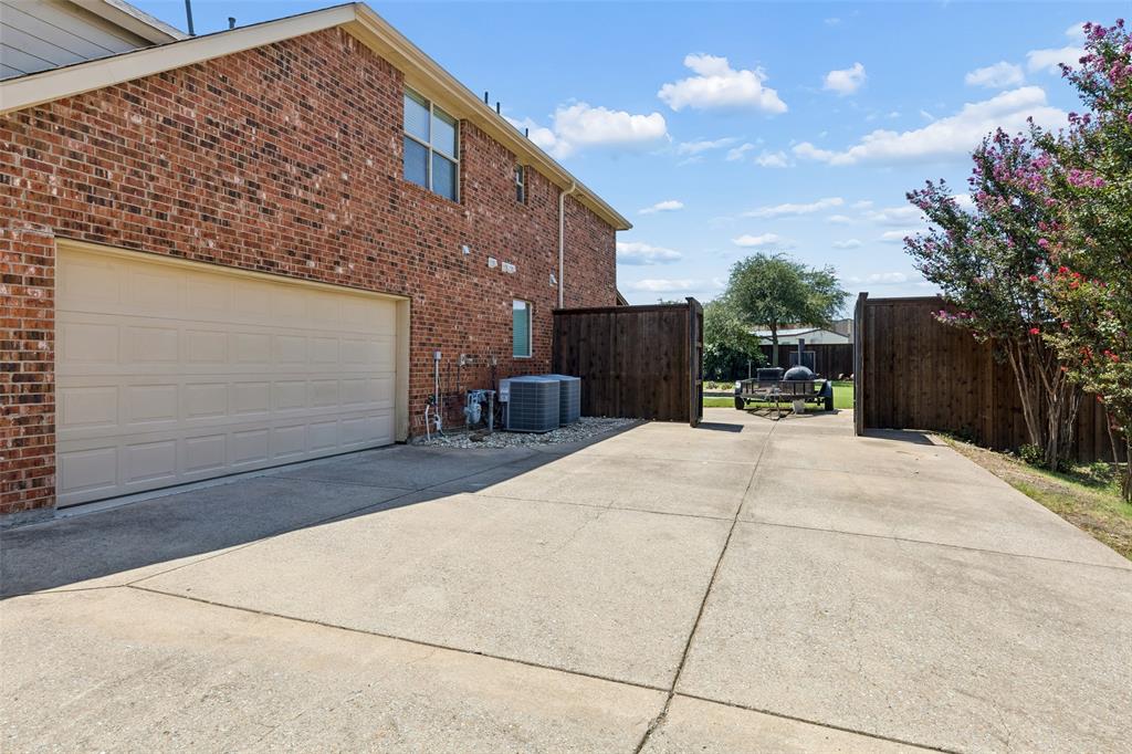 5732 Chateau Dr, Sachse, TX 75048 photo