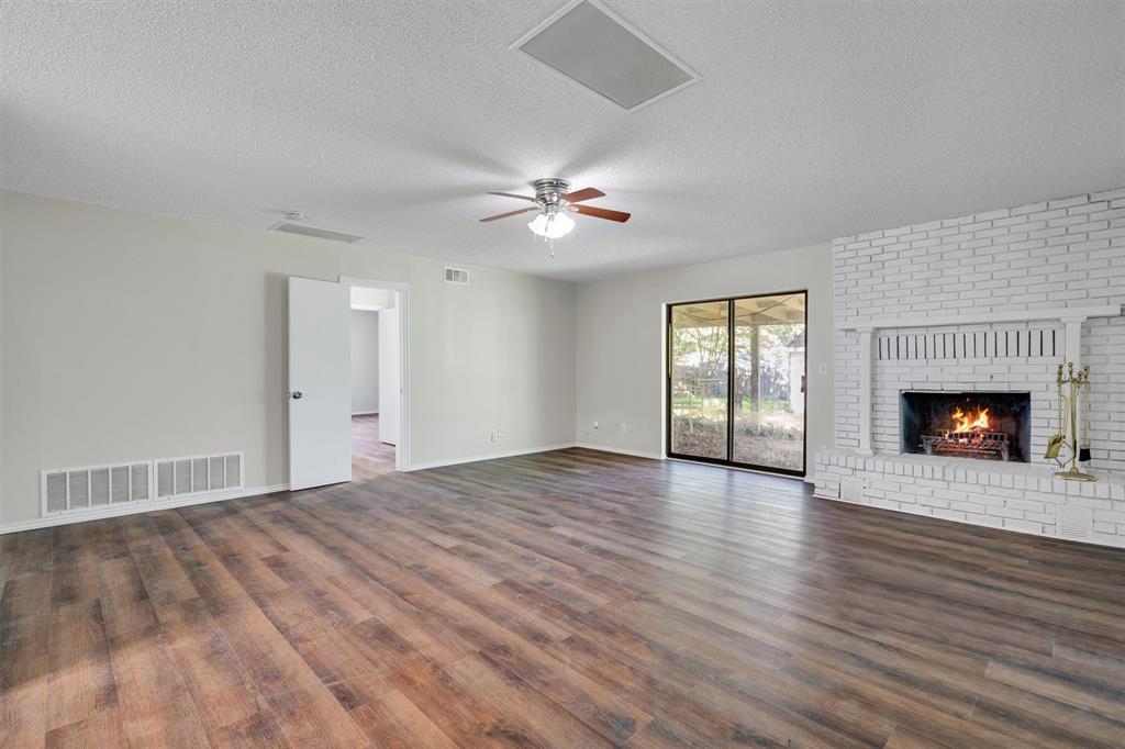 209 Mistletoe Ln, Keene, TX 76059 photo