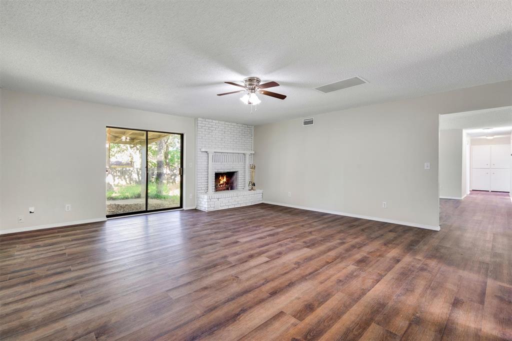 209 Mistletoe Ln, Keene, TX 76059 photo