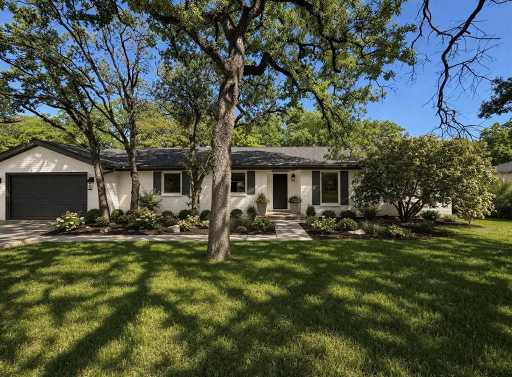 209 Mistletoe Ln, Keene, TX 76059