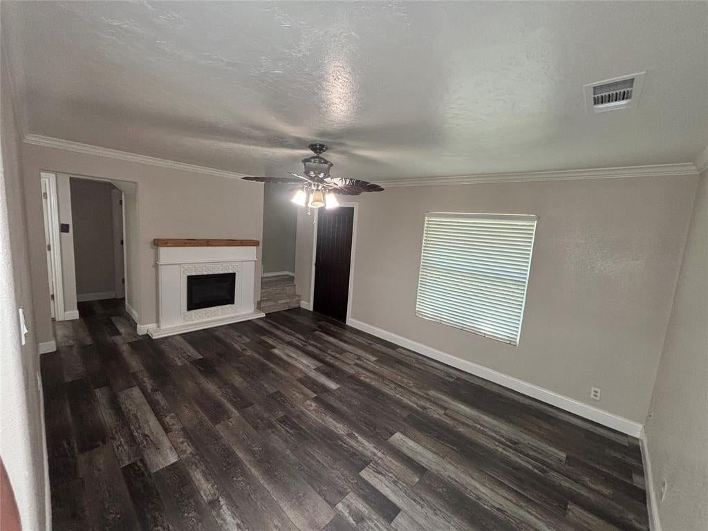 910 NE 31, Grand Prairie, TX 75050 photo
