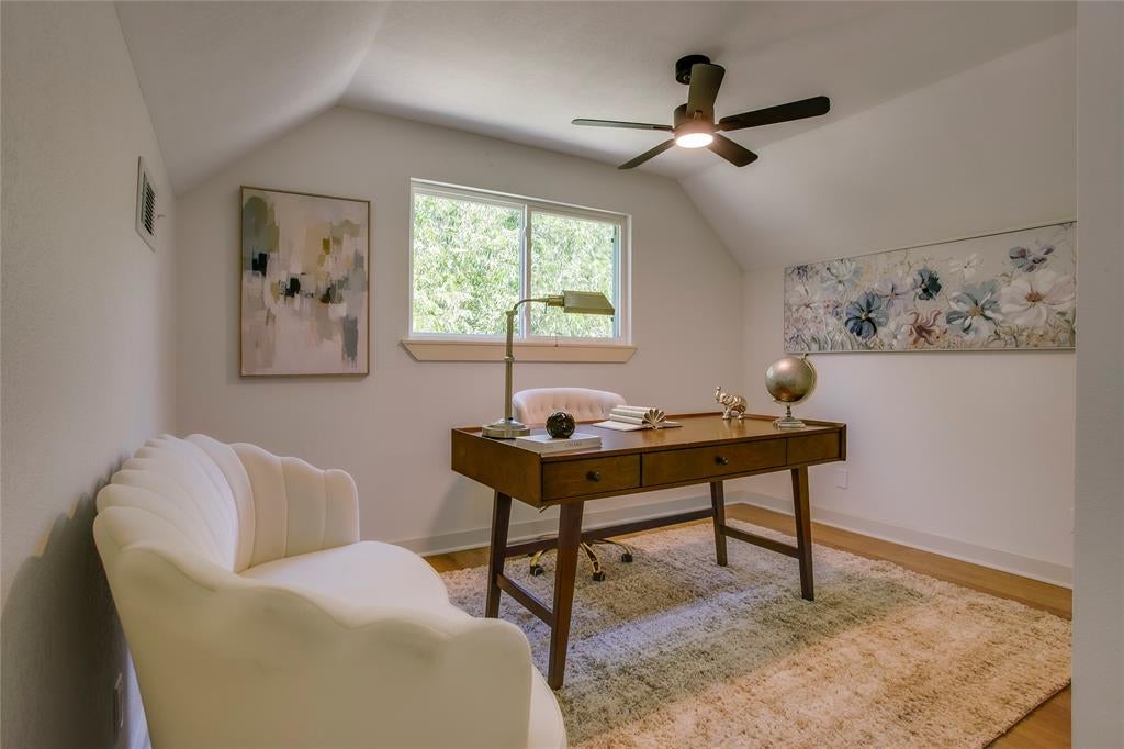 2828 Larkspur Ln, Dallas, TX 75233 photo