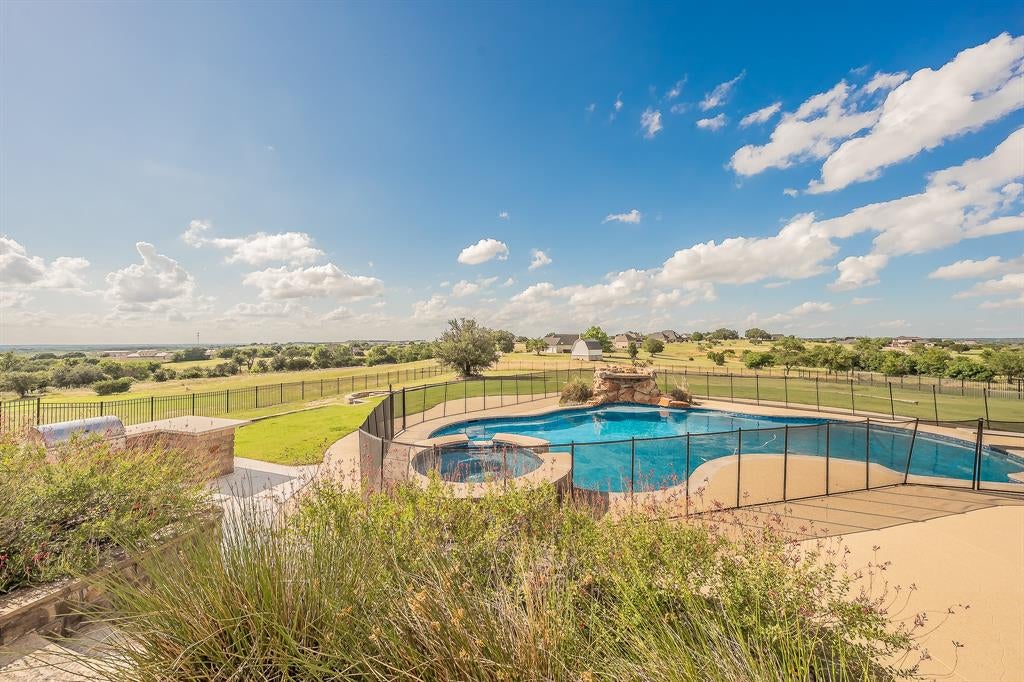 113 Club House Dr, Weatherford, TX 76087 photo